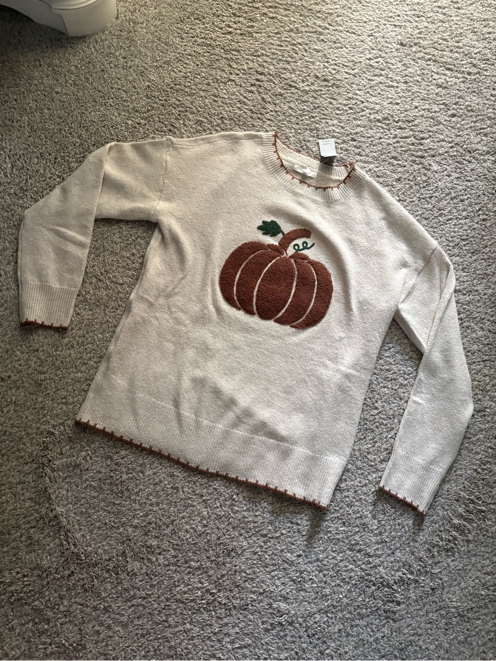 NWT Maurices Cream Pullover with Pumpkin Motif